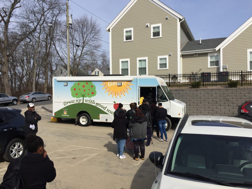 Nutritious Food Coming Your Way A Mobile Food Pantry Brings